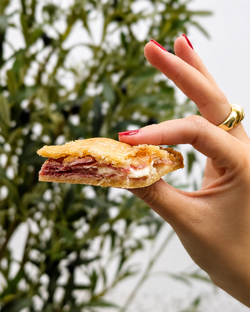 coca de jamón y queso